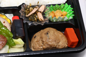 滋賀県観光に新幹線1両貸切の『戦国浪漫号』品川-米原間運行!戦国武将、グルメ、中井均氏のクイズで盛況3