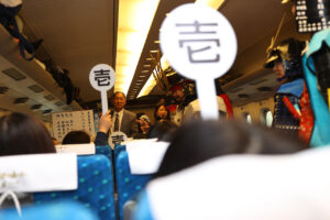 滋賀県観光に新幹線1両貸切の『戦国浪漫号』品川-米原間運行!戦国武将、グルメ、中井均氏のクイズで盛況17