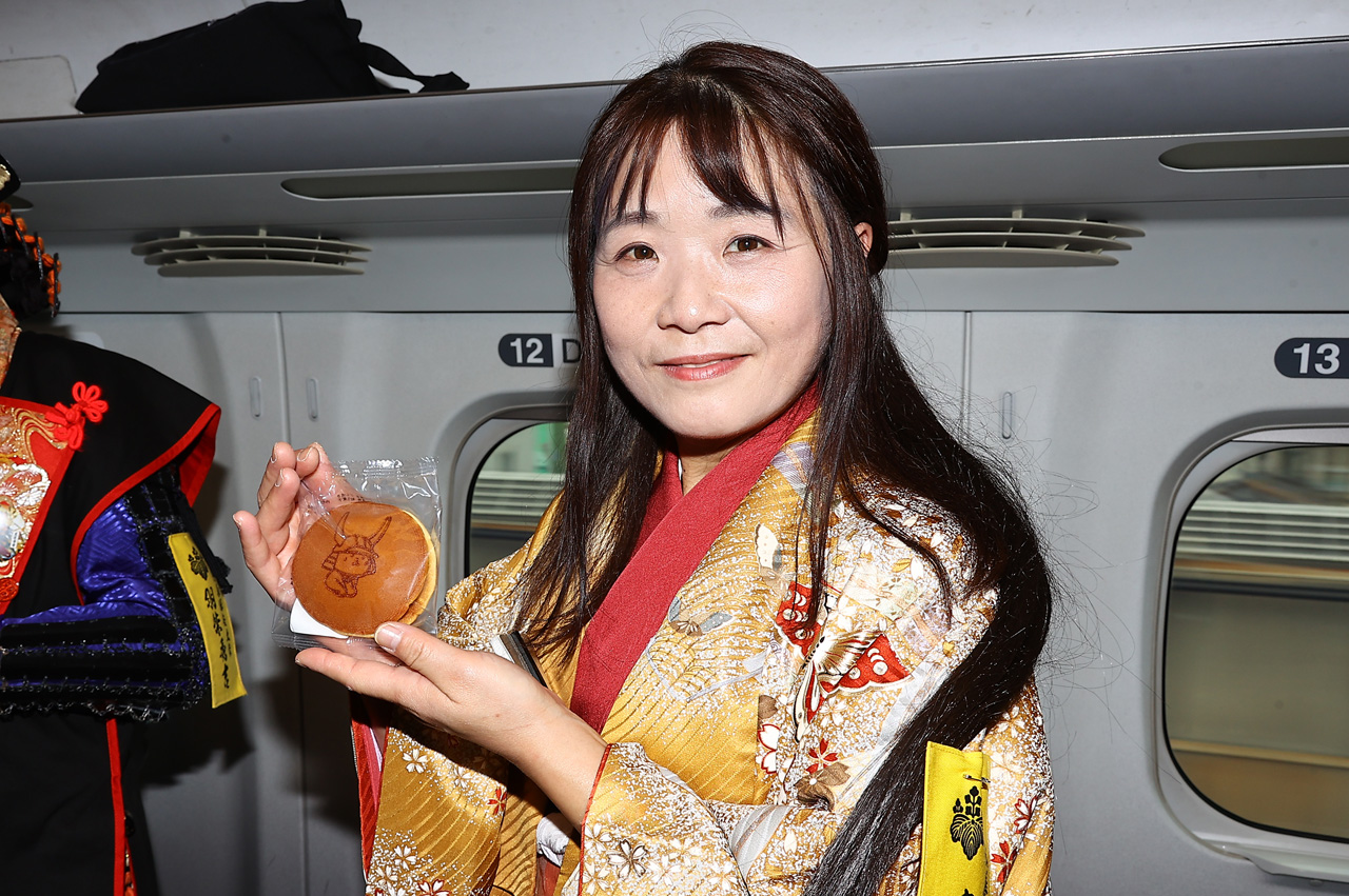 滋賀県観光に新幹線1両貸切の『戦国浪漫号』品川-米原間運行!戦国武将、グルメ、中井均氏のクイズで盛況18