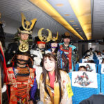 滋賀県観光に新幹線1両貸切の『戦国浪漫号』品川-米原間運行！戦国武将、グルメ、中井均氏のクイズで盛況