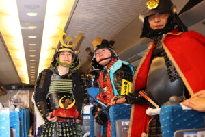 滋賀県観光に新幹線1両貸切の『戦国浪漫号』品川-米原間運行!戦国武将、グルメ、中井均氏のクイズで盛況13