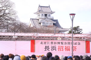 井上和『豊臣兄弟！』縁の地・長浜『長浜招福祭』で坂井真紀、池田鉄洋ら＆地元園児と福豆まき9