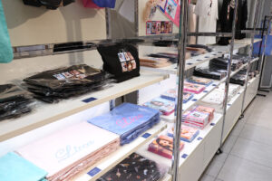 「リカちゃんのON/OFF展」開催!「現実を生きるリカちゃん」コラボで細部作り込みジオラマ30セットも10