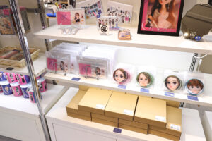 「リカちゃんのON/OFF展」開催!「現実を生きるリカちゃん」コラボで細部作り込みジオラマ30セットも17