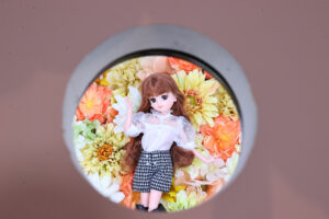 「リカちゃんのON/OFF展」開催!「現実を生きるリカちゃん」コラボで細部作り込みジオラマ30セットも25