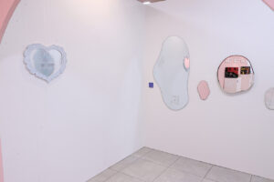 「リカちゃんのON/OFF展」開催!「現実を生きるリカちゃん」コラボで細部作り込みジオラマ30セットも27