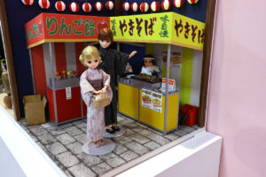 「リカちゃんのON/OFF展」開催!「現実を生きるリカちゃん」コラボで細部作り込みジオラマ30セットも33
