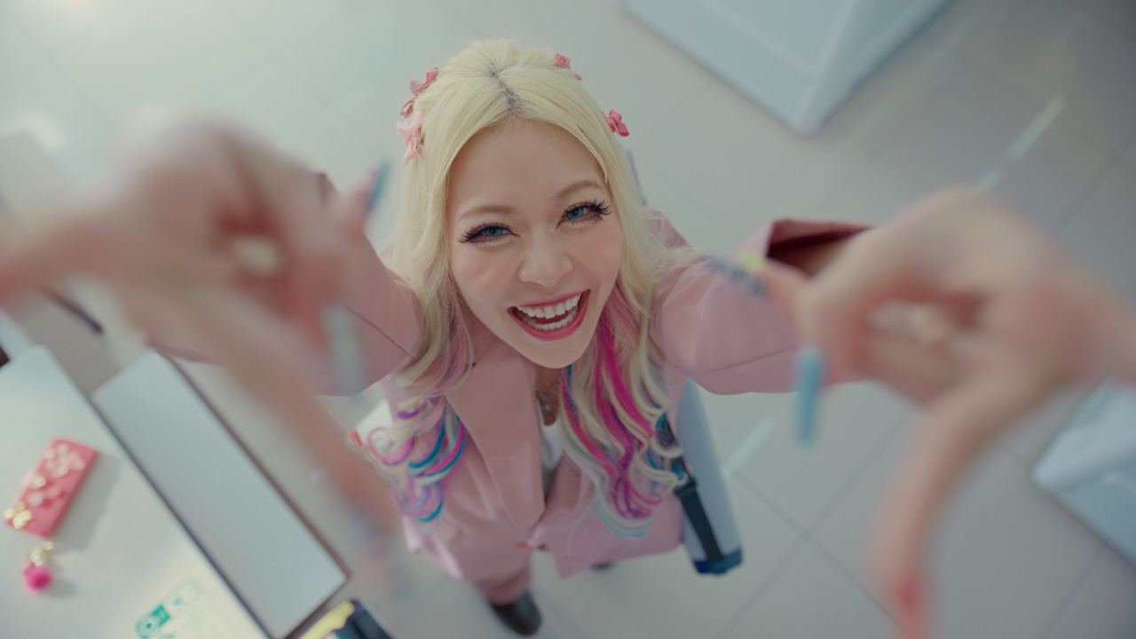 エルフ・荒川 天海祐希に率直「怖いです(笑)」!櫻井翔とギャルピース1