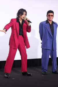 中本悠太“アニキ”小沢仁志と手繋ぎ降壇！「なんで俺を見るんだ！」に“弟”キャラ全開2