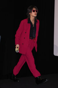 中本悠太“アニキ”小沢仁志と手繋ぎ降壇！「なんで俺を見るんだ！」に“弟”キャラ全開12