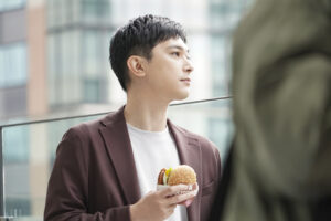 吉沢亮マクドナルド“てりたまファミリー”CM初登場！予想外のハプニングなど撮影レポ21