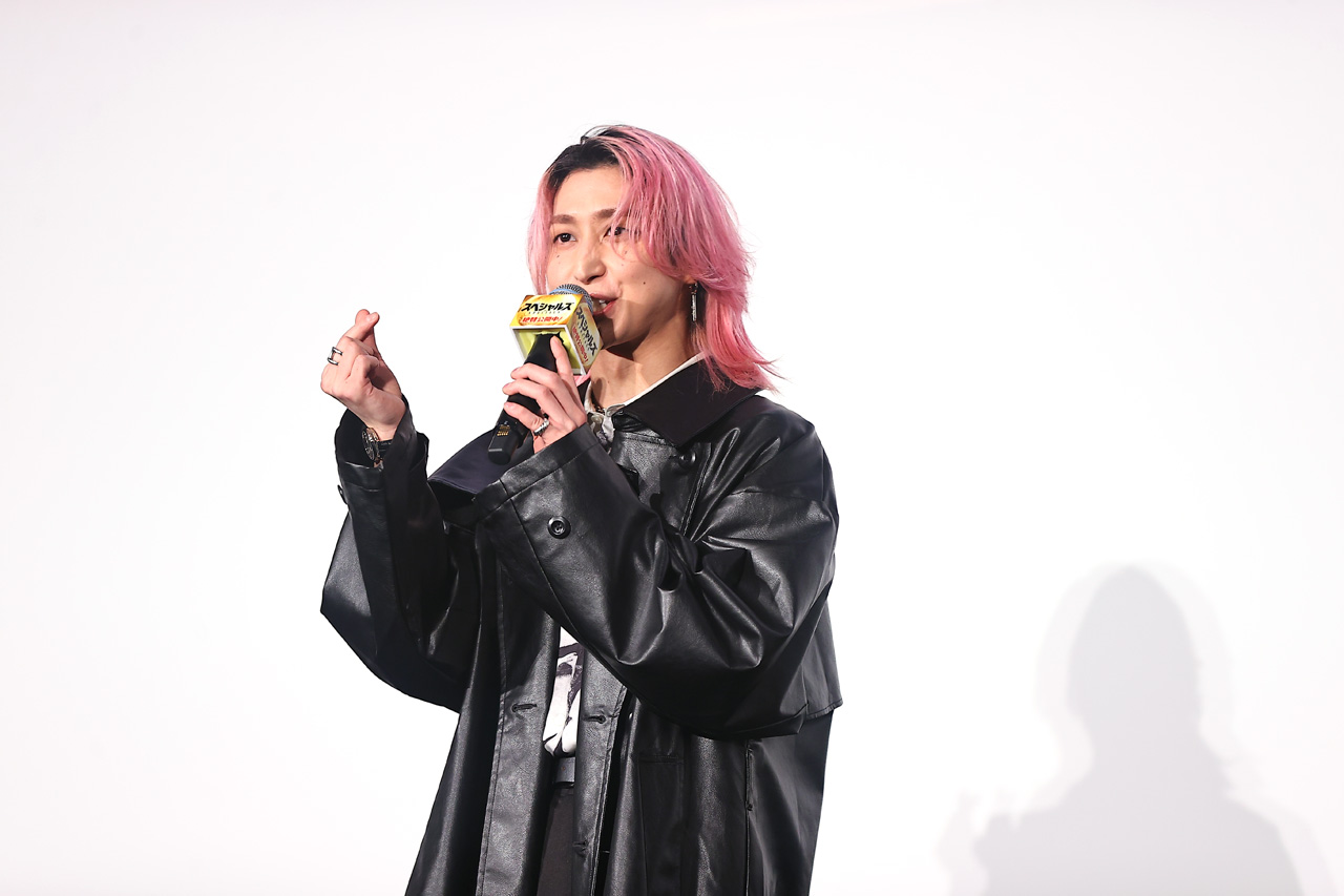 佐久間大介初単独主演『スペシャルズ』「ポルト国際映画祭」で観客賞!指ハートも貢献?1