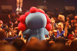 『ミャクミャク感謝祭 2026 in TOKYO』アバンギャルディや黒ミャクミャクキレッキレダンスに600人熱狂4