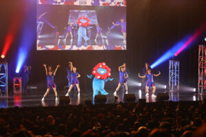 『ミャクミャク感謝祭 2026 in TOKYO』アバンギャルディや黒ミャクミャクキレッキレダンスに600人熱狂6