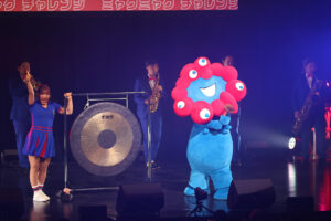 『ミャクミャク感謝祭 2026 in TOKYO』アバンギャルディや黒ミャクミャクキレッキレダンスに600人熱狂7