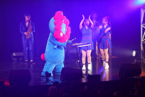 『ミャクミャク感謝祭 2026 in TOKYO』アバンギャルディや黒ミャクミャクキレッキレダンスに600人熱狂10