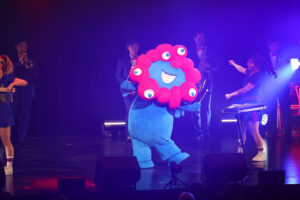 『ミャクミャク感謝祭 2026 in TOKYO』アバンギャルディや黒ミャクミャクキレッキレダンスに600人熱狂11