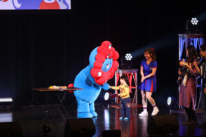 『ミャクミャク感謝祭 2026 in TOKYO』アバンギャルディや黒ミャクミャクキレッキレダンスに600人熱狂32