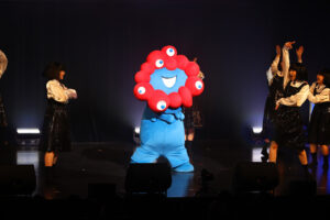 『ミャクミャク感謝祭 2026 in TOKYO』アバンギャルディや黒ミャクミャクキレッキレダンスに600人熱狂42