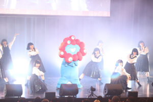 『ミャクミャク感謝祭 2026 in TOKYO』アバンギャルディや黒ミャクミャクキレッキレダンスに600人熱狂45