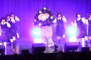 『ミャクミャク感謝祭 2026 in TOKYO』アバンギャルディや黒ミャクミャクキレッキレダンスに600人熱狂53