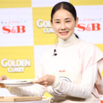 吉田羊「ゴールデンカレー」実食で得も言われぬ美味しそうな表情！お茶目さ全開アピール