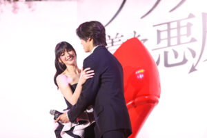 &TEAM・K『プラダを着た悪魔２』メリル・ストリープとアン・ハサウェイ来日お祝い6