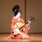 「坂東玉三郎 特別公演」舞台写真が公開！琴・三味線・胡弓を弾く姿や『長崎十二景』など