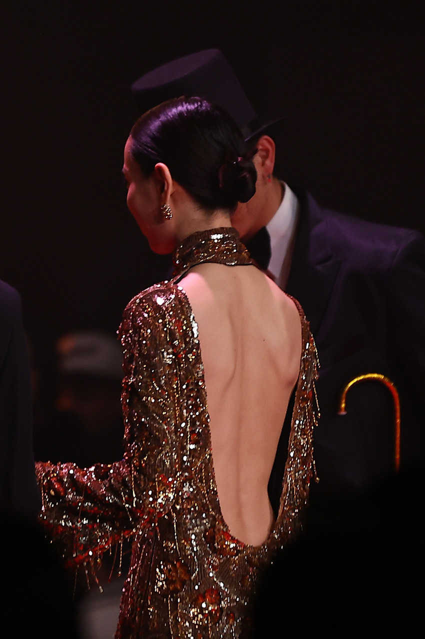 戸田恵梨香 俳優活動の“営業妨害”にクレーム?背中ばっくり大胆ドレスにどよめき1