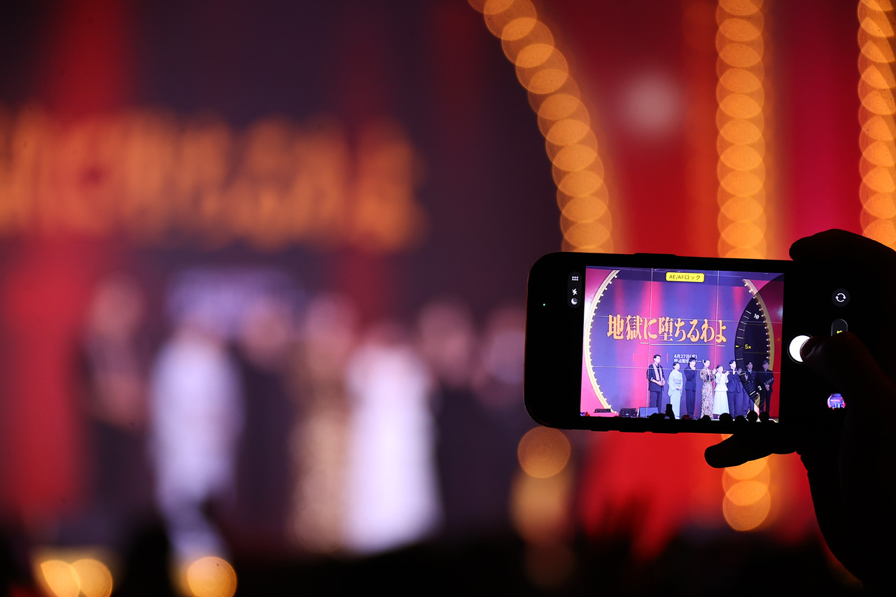 戸田恵梨香 俳優活動の“営業妨害”にクレーム?背中ばっくり大胆ドレスにどよめき5