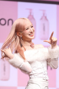 ME:I・RINON『Linon』起用に「運命」!メイクに2時間かけているメンバーの苦労話も40