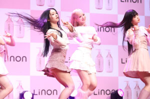 ME:I・RINON『Linon』起用に「運命」!メイクに2時間かけているメンバーの苦労話も52