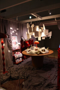 FANTASTICS・佐藤大樹が『TOKYOROOMS展』に出展した部屋？ニッポン放送“ブース”に吉田尚記アナ来場3