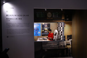 FANTASTICS・佐藤大樹が『TOKYOROOMS展』に出展した部屋？ニッポン放送“ブース”に吉田尚記アナ来場8