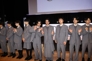 秋元康総合P 30人の男性アイドルグループ「Cloud ten」お披露目！3曲披露2