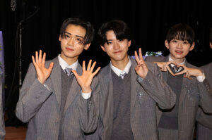 秋元康総合P 30人の男性アイドルグループ「Cloud ten」お披露目！3曲披露3