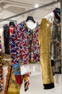 Kis-My-Ft2池袋PARCO衣装展『The Couture』内覧写真14枚公開！メンバーら衣装匂いクンクン！？1