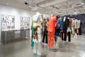 Kis-My-Ft2池袋PARCO衣装展『The Couture』内覧写真14枚公開！メンバーら衣装匂いクンクン！？9