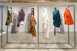 Kis-My-Ft2池袋PARCO衣装展『The Couture』内覧写真14枚公開！メンバーら衣装匂いクンクン！？10