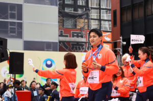 “りくりゅう”三浦璃来選手「私にとっては木原龍一くんが……」に大沸き！ミラノ・コルティナ五輪パレード7