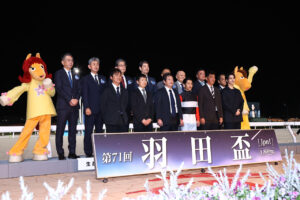 横浜流星 大井競馬場うまたせ君を紳士的行動でキュン！羽田盃 戸崎圭太騎手と笑顔で握手7