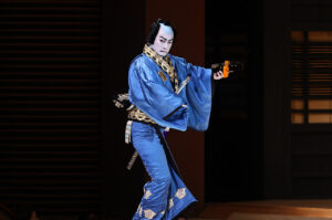 『御名残五月大歌舞伎』源平布引滝「義賢最期」片岡愛之助“戸板倒し”や仁王立ちからの“仏倒れ”1
