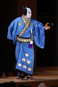 『御名残五月大歌舞伎』源平布引滝「義賢最期」片岡愛之助“戸板倒し”や仁王立ちからの“仏倒れ”2