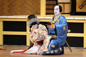 『御名残五月大歌舞伎』源平布引滝「義賢最期」片岡愛之助“戸板倒し”や仁王立ちからの“仏倒れ”3