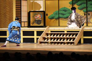 『御名残五月大歌舞伎』源平布引滝「義賢最期」片岡愛之助“戸板倒し”や仁王立ちからの“仏倒れ”4