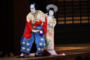 『御名残五月大歌舞伎』源平布引滝「義賢最期」片岡愛之助“戸板倒し”や仁王立ちからの“仏倒れ”10