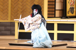 『御名残五月大歌舞伎』源平布引滝「義賢最期」片岡愛之助“戸板倒し”や仁王立ちからの“仏倒れ”21