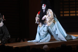 『御名残五月大歌舞伎』源平布引滝「義賢最期」片岡愛之助“戸板倒し”や仁王立ちからの“仏倒れ”23