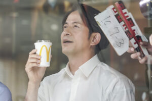 岡田准一TOKIO替え歌にあわせてマクドナルドにダンスで入店!「踊りはパッション」10
