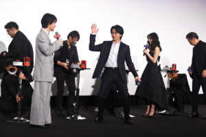 中村倫也“ムロツヨシ”出題前に正解で場内騒然！「No more 映画泥棒」ポーズから真摯さまで変幻自在2